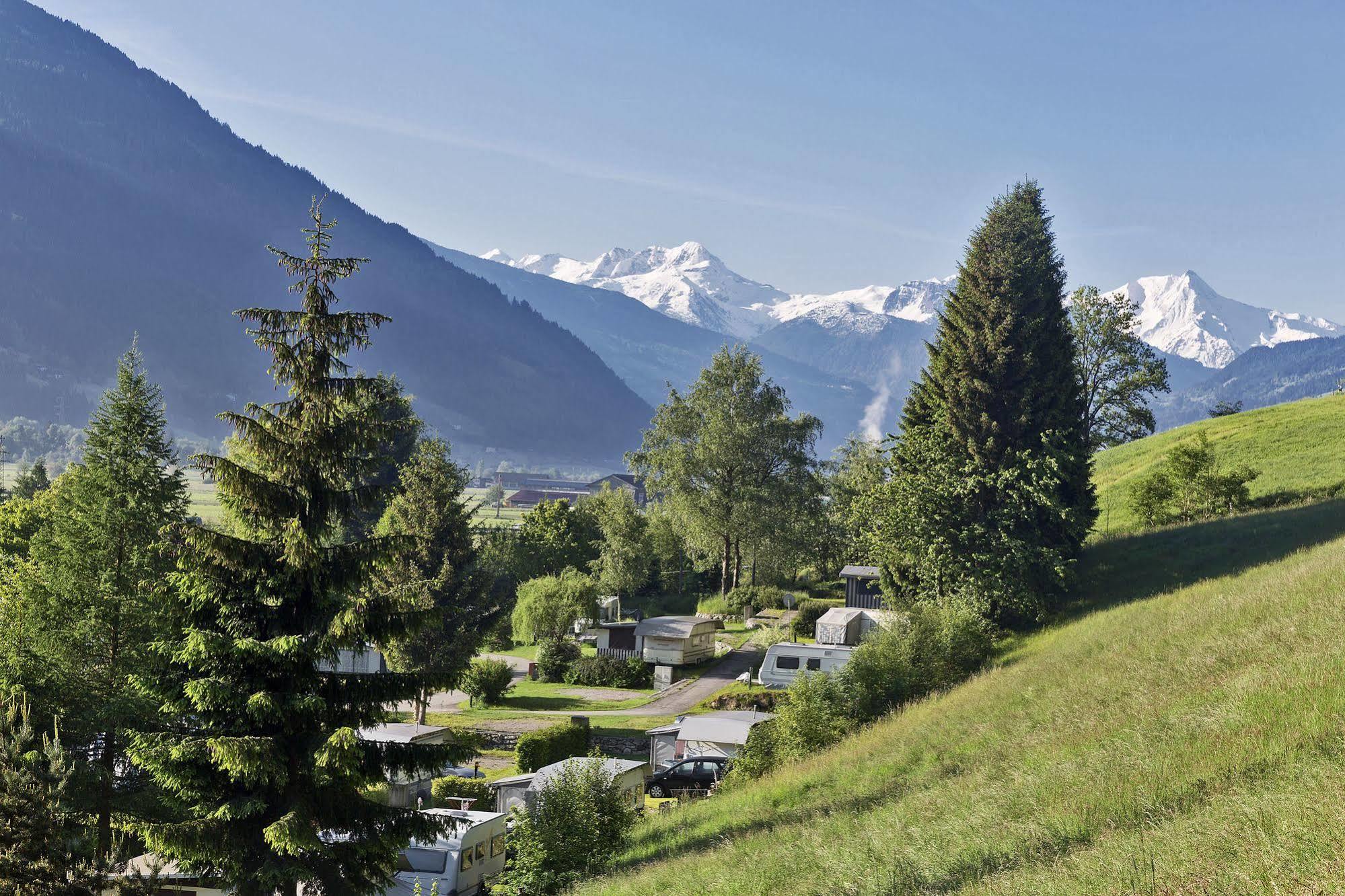 Natuerlich Hell. Aparthotel & Camping Fugen Bagian luar foto