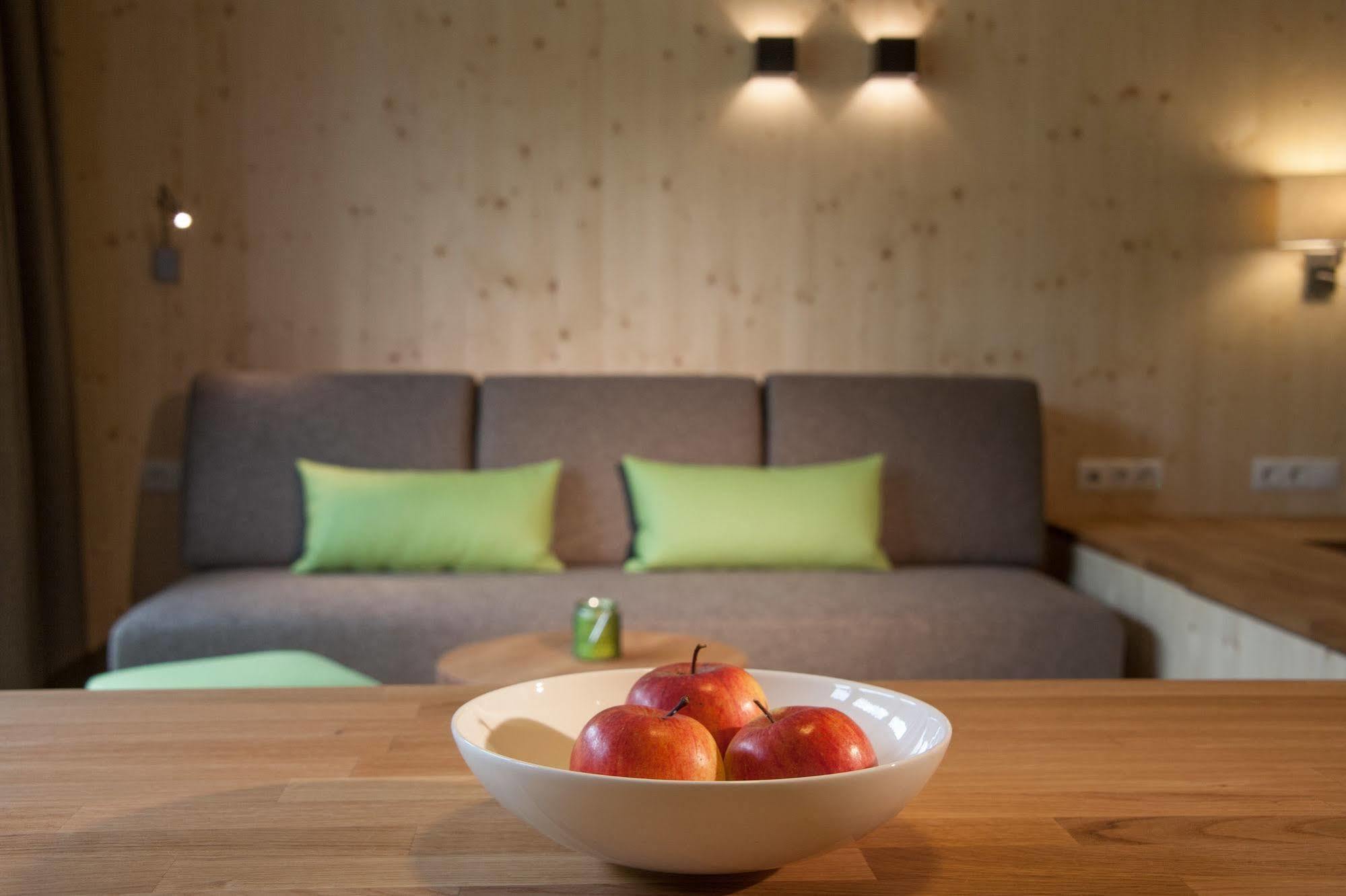 Natuerlich Hell. Aparthotel & Camping Fugen Bagian luar foto