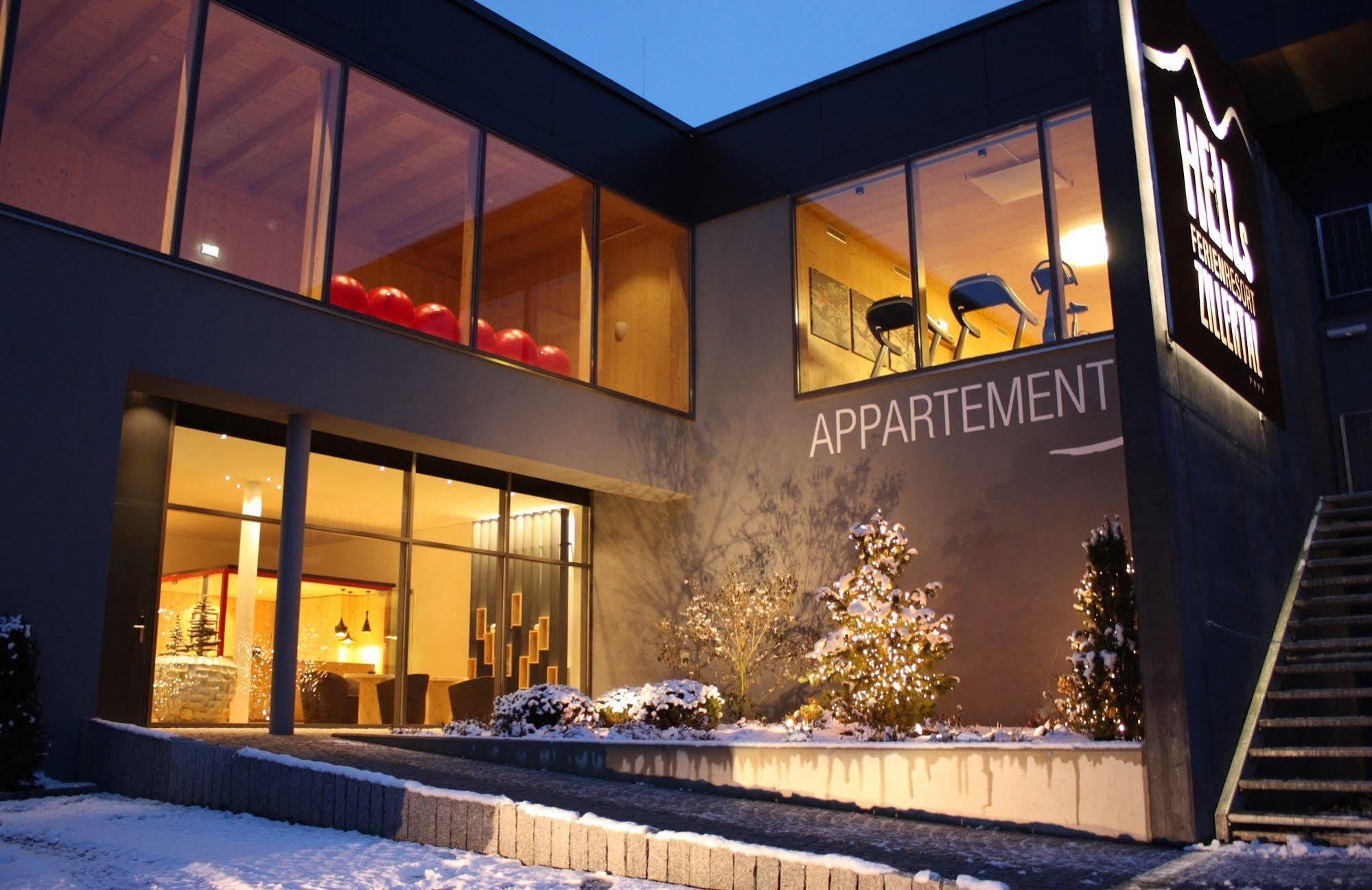 Natuerlich Hell. Aparthotel & Camping Fugen Bagian luar foto