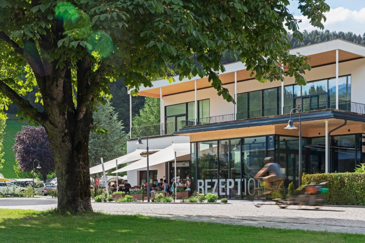 Natuerlich Hell. Aparthotel & Camping Fugen Bagian luar foto