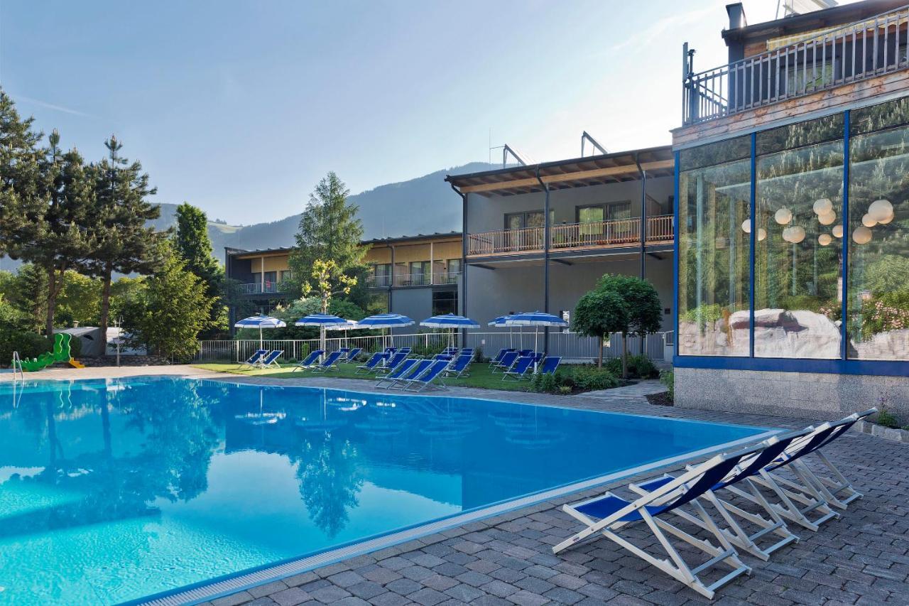Natuerlich Hell. Aparthotel & Camping Fugen Bagian luar foto